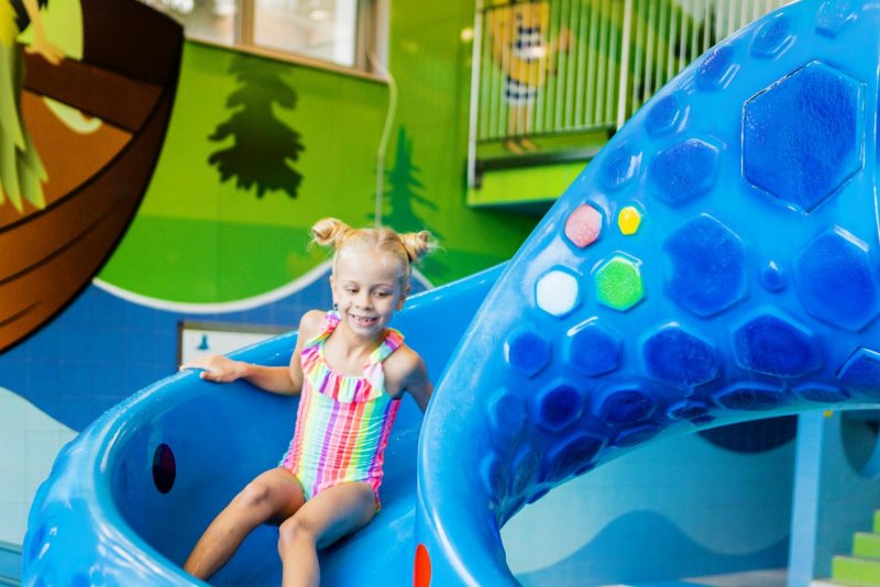 Dieťa na tobogáne v MiniMe aqua fun