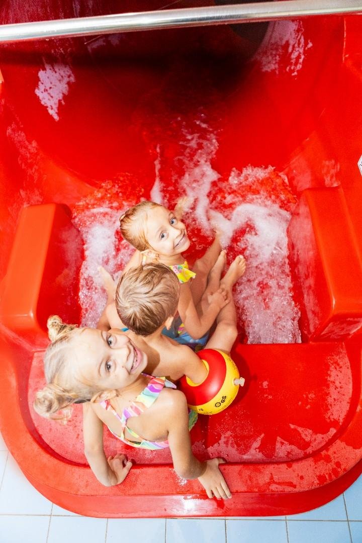 Deti na šmykľavke v MiniMe Aqua fun