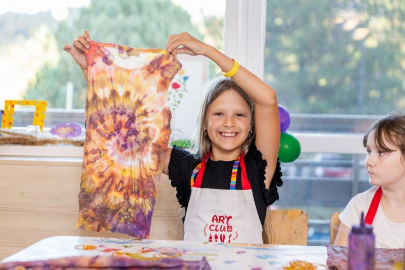 Dieťa v kreatívnej dielni Art club